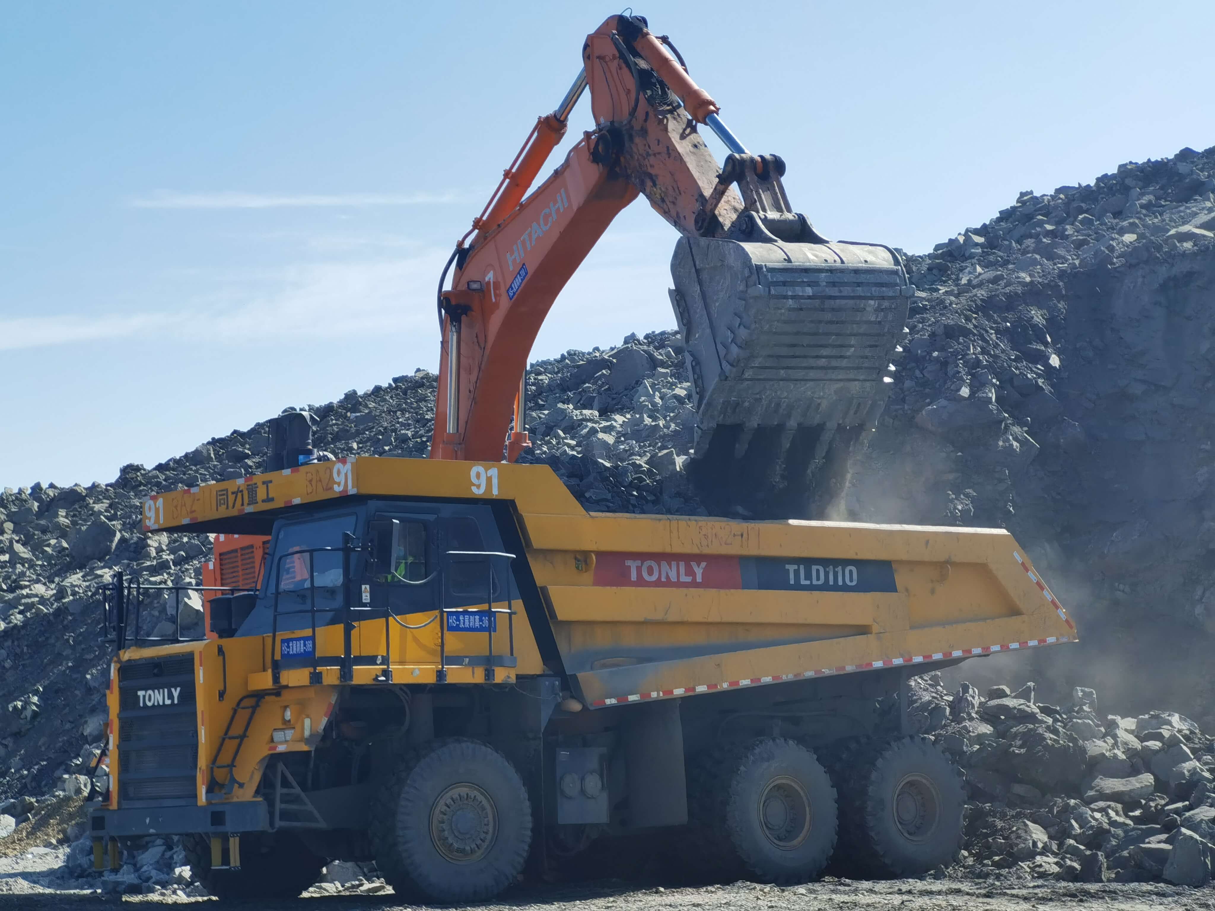 TLD110 Rigid Dump Truck Working in Open-Pit Mine of Xinjiang Province